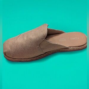 TOMS Women’s Nova Espradilla Mules 
Size 8.5
Excellent Condition